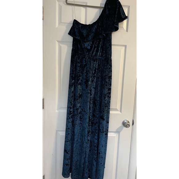 New Free People + Novella Royale Jessica Velvet Jumpsuit
Size XL - Picture 4 of 8